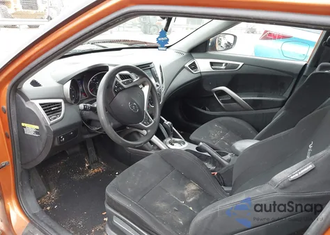 2013 Hyundai Veloster Base W/Black z USA, uszkodzony, nr VIN KMHTC6AD9DU156203